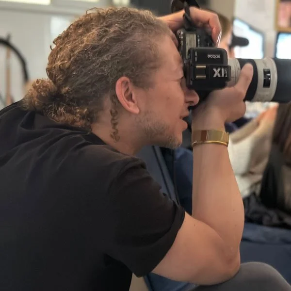 FX Pelissier en train de photographier pendant une séance